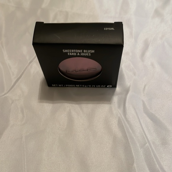 MAC SHEERTONE BLUSH COYGIRL - Picture 2 of 4